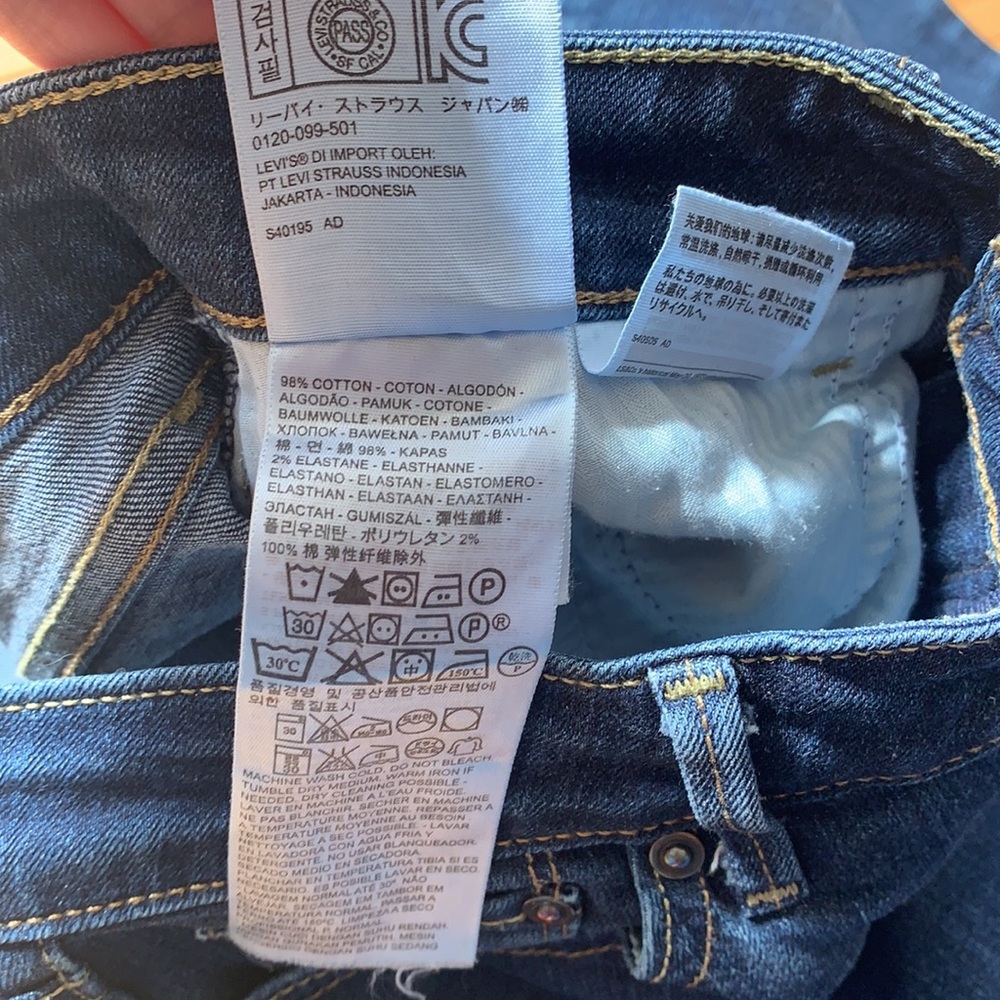 Levi’s Bold Curve denim pant - Picture 8 of 10